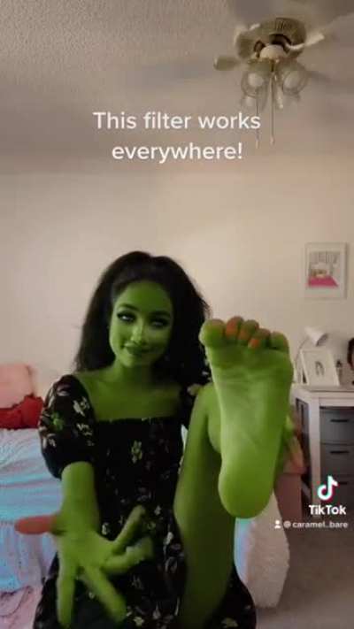 She-hulk feet
