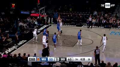 [Highlight] Ben Simmons posts up and hits a smooth fadeaway jumper