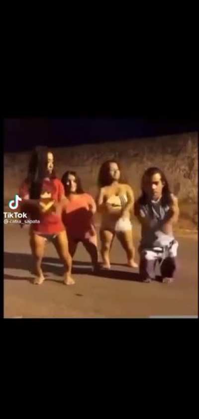 a vei colocaram essa musica pra zoar man kkkkkkkkkkkkkkkkkkkkkkkkkk