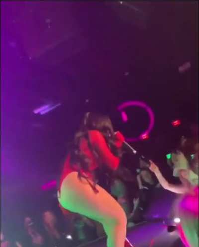 Doja Cat in a sexy red linge<wbr>rie❤️<wbr>‍🔥🔥🤤