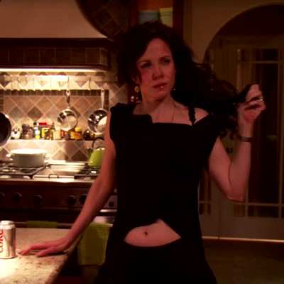 Mary Louise Parker - Stripping Down in Slow-Motion - Weeds