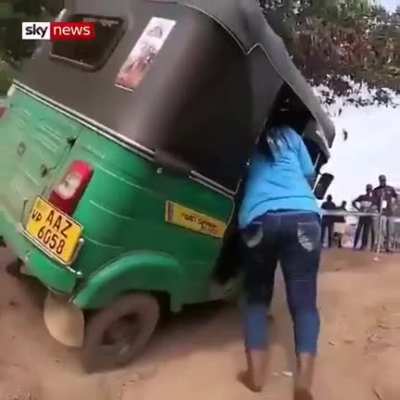 Tuk Tuk Racing, not as easy as it sounds