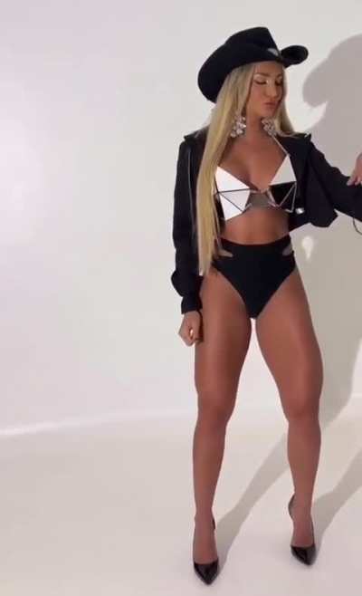 Gabi Martins