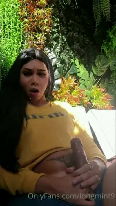 Longmint96 from Chaturbate cums on her face outdoors