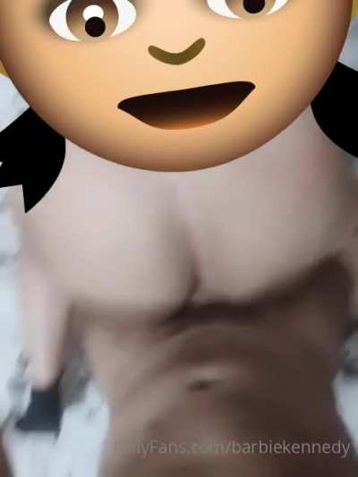 Le están dando y no consejos, lo siento por el sticker estorboso, ella lo pone en casi todos sus videos