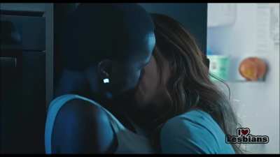 Marjorie Estiano & Isabel Zuaa (Good Manners - Scene #1)