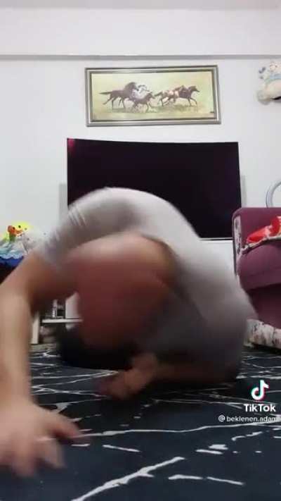 Buradaki abimizin yaptığı muazzam sanata laf edenler olmuş. Kafes çiftleşmesine çağırıyorum o arkadaşları. Sanatsal bir biçimde çiftleşeceğiz🥰🤬