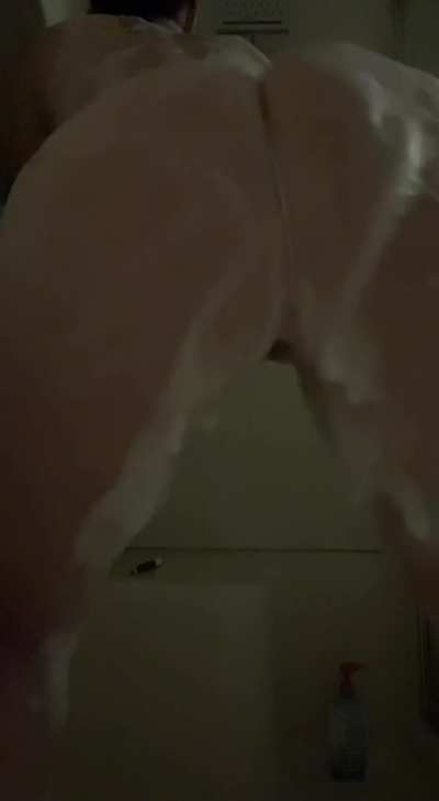 Help wash mommy’s back