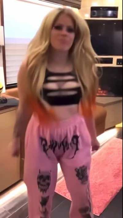 Avril Lavigne LQ - Boob Bounce TikTok - Slowed, Cropped, Looped, RIFE'd and AI'd