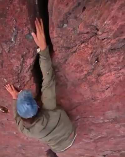 Free solo rock climber