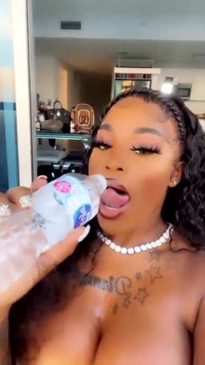 💦