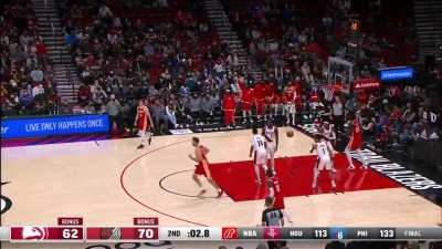 [Highlight] Trae Young hits a DEEP 3 to give him 29 points and 9 assists…in the first half