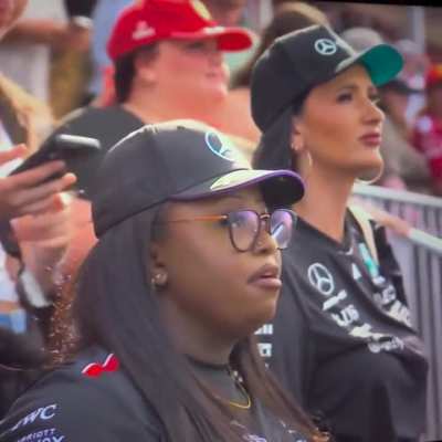 The two sides of new F1 fans in one frame