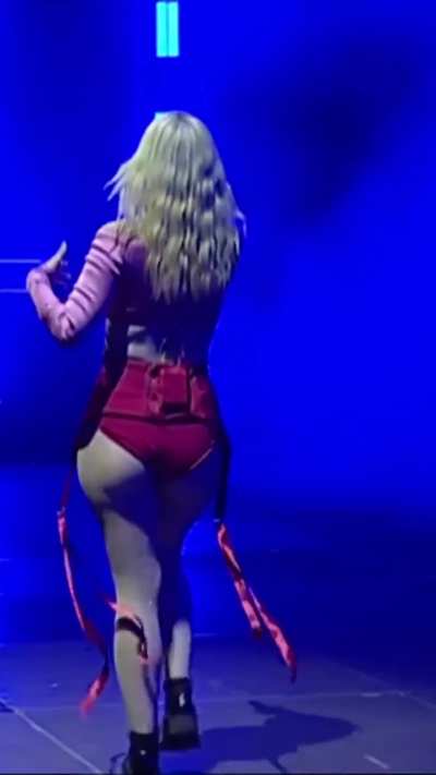 Lorde on stage