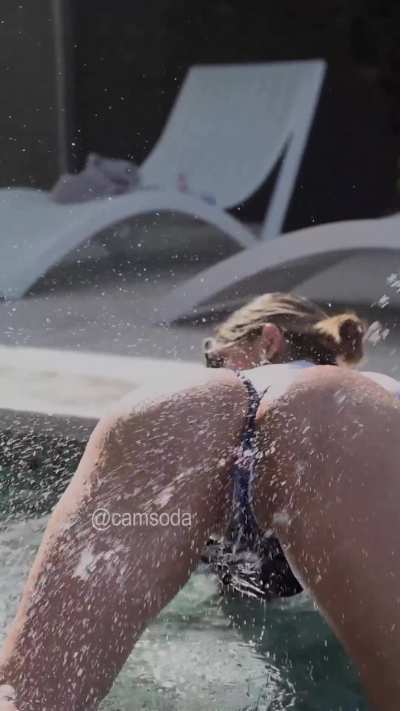 Hot Latina With Super Booty Twerk