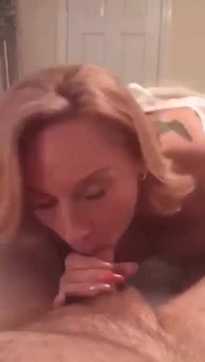When a milf like this likes to suck a cock it is always hot