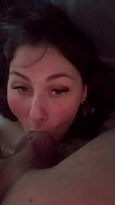 What do you call a girl who offers to suck your balls on the 1st date?🤤👋🏼