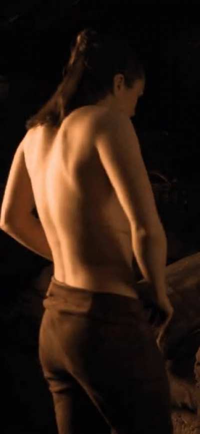 Maisie Williams nude scene as Arya is literally the best nude scene in Game Of Thrones. Absolutely obsessed with the character of Arya