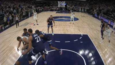 [Highlight] Joe Mazzulla walks onto the court in the middle of live play late in the 4th quarter