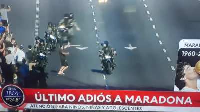 Cuando confundís un balón de fútbol con un hincha