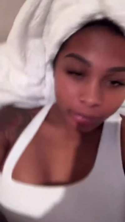 🧖🏾‍♀️