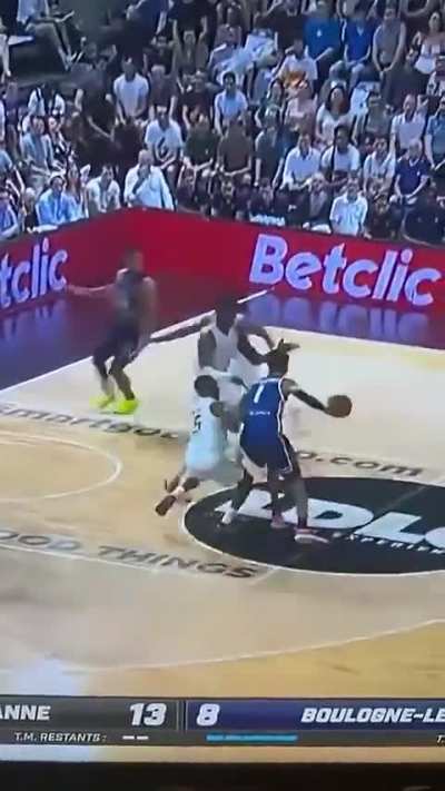 Wemby insane PG handles