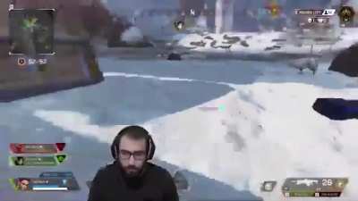 Heumrage(ayg) abim takım arkadaşının mikrofonundan ses geldiğini ve bundan rahatsız oldugunu dile getiriyor.