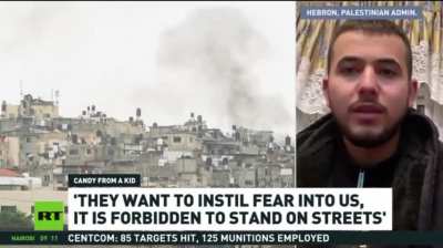 Israeli soldier beats up a Palestinian teen 