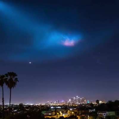 SpaceX falcon 9 leaving Earth's atmosphere and creating a 