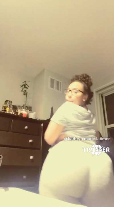 These FREE VIDS im posting are better vids than her onlyfans 🤣🤣🤣 how bout u simps pay me fuck outa here