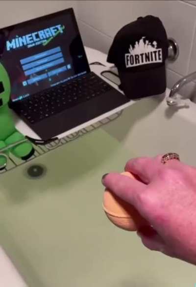 Chad Gamer’s Piss Bath ™