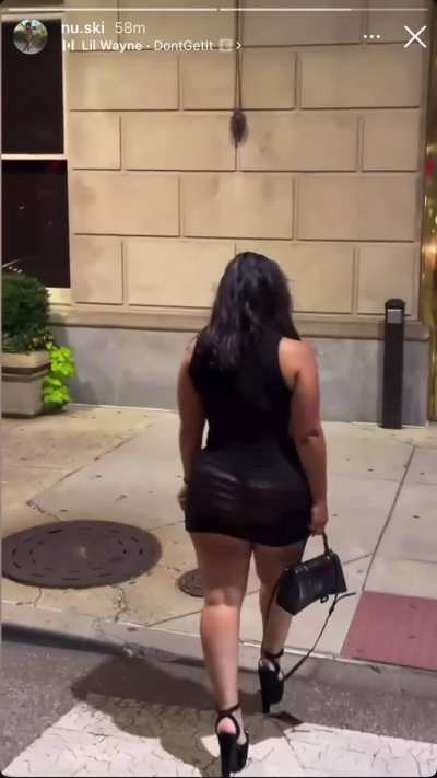 Nu juicy ass