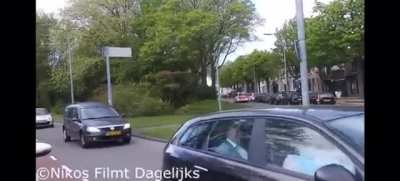 Cop imitates siren “ta tu ta tu”