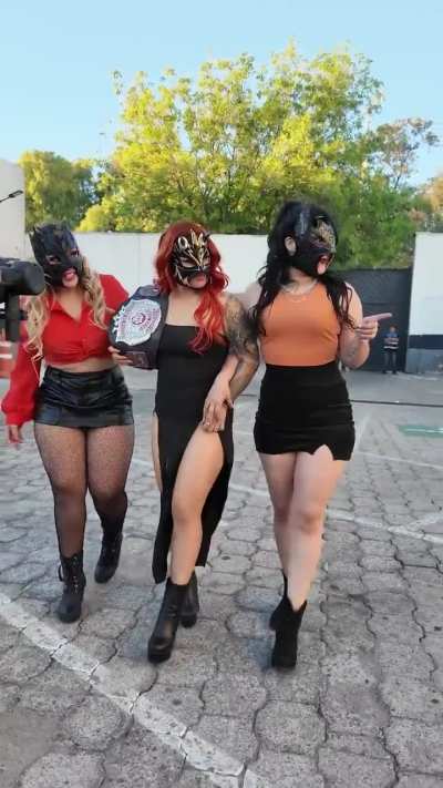 Las Toxicas arrive tonight for their match AAA in Queretaro 2/14/26(match was taped)
