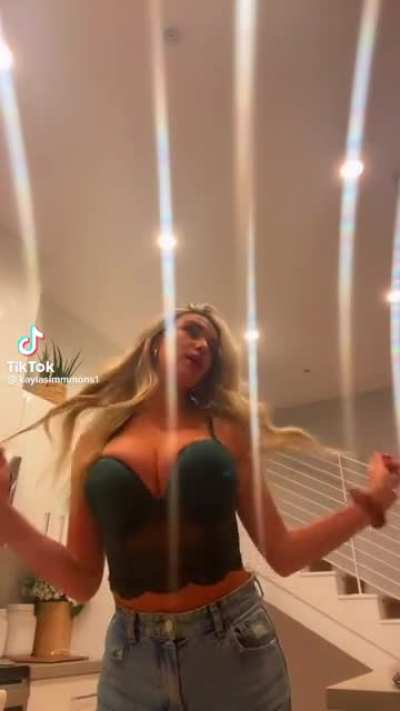 kaylasimmons1