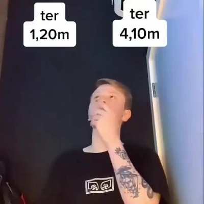 Títuli caiu igual a esse anão