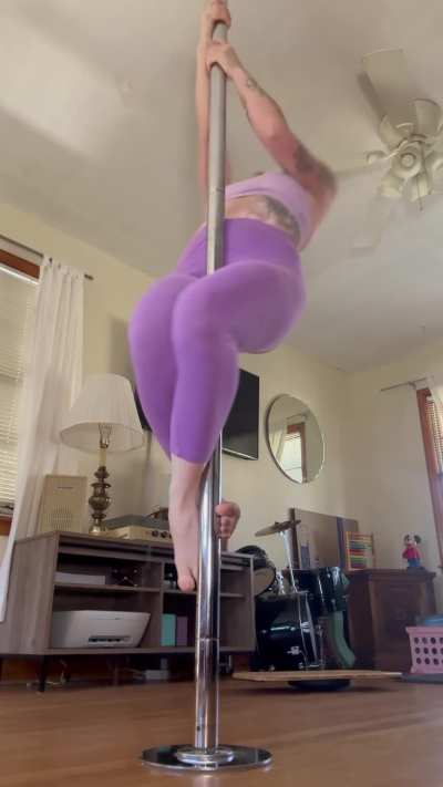 Pole Pissing