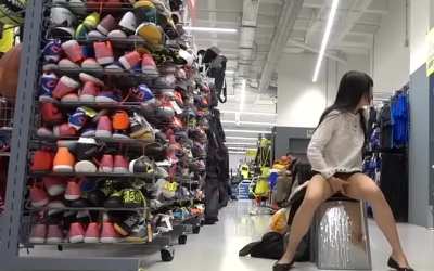 WTF Frida<wbr>y‼️..<wbr>.Squi<wbr>rting at the Shoe Store<wbr>💧💦😮