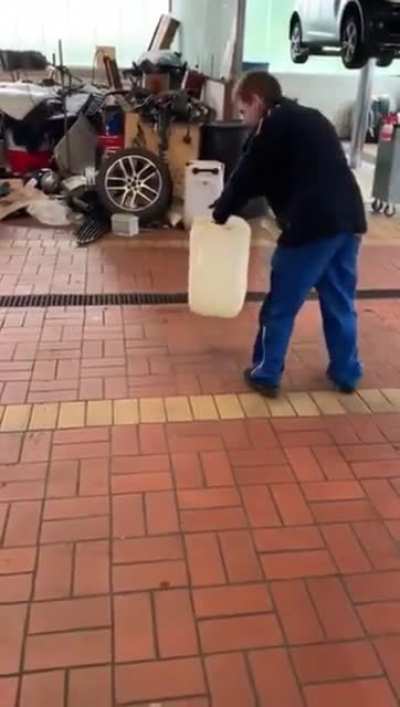 This guy’s mime skills