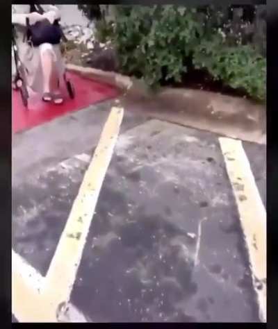 Racist lady gets her comeuppance