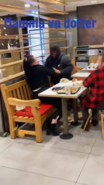 Mom & daughter freakout at MC