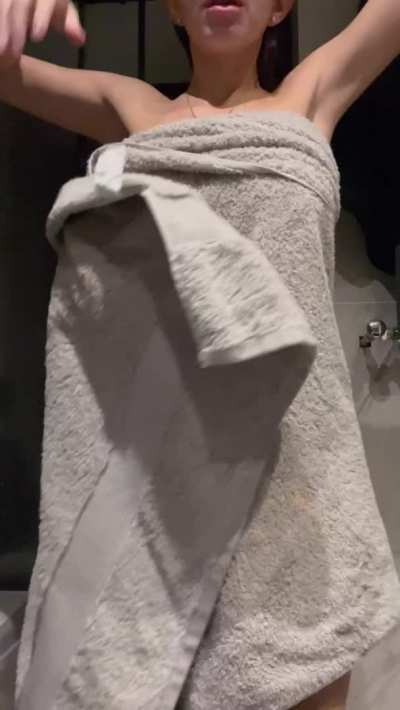 I know you like when towel drops … [flash]