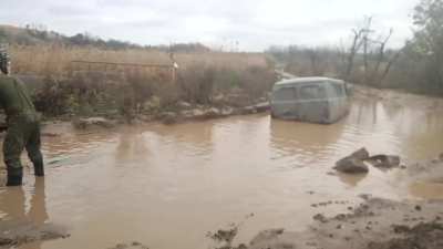 Ru pov The mud season has started in Ukraine. Here are Russian soldiers recovering their UAZ 