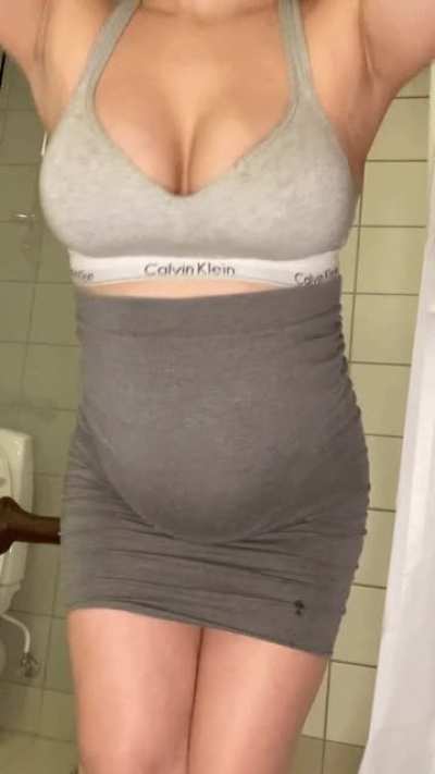 Being pregnant makes me so horny and slutty 😘