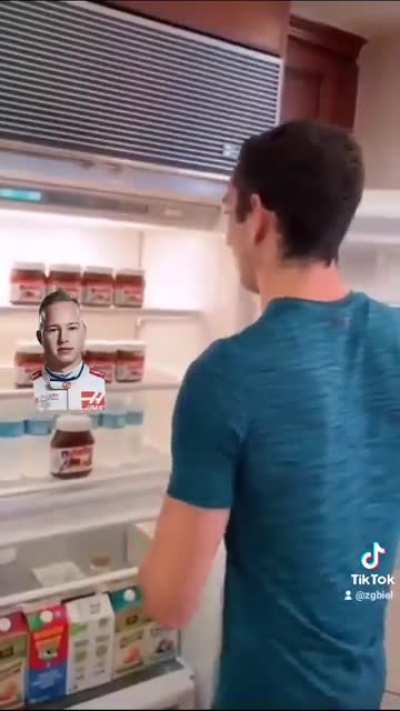 LATIFI GAMER MOMENT