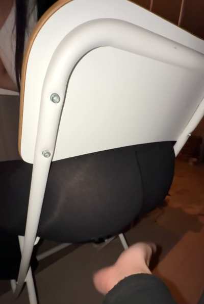 Now I know why the boys love these chairs in the dorm lounge….