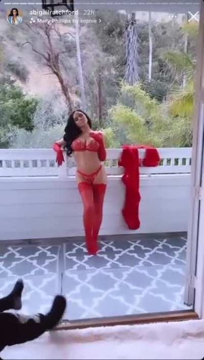 Abigail Ratchford (@abi<wbr>gailr<wbr>atchf<wbr>ord) [Instagram]