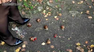 Alisa crush snails in heels outdoor