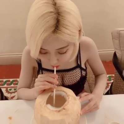 DJ Soda having a BJ 💦💦💦