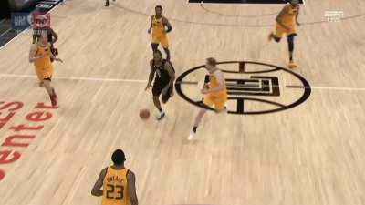 [Highlight] Kawhi comes up hobbling in the 4th
